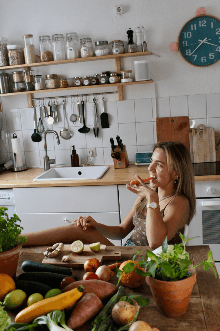 Mission von Charleen Sternad, staatlich anerkannte Ernährungsberaterin und studierte Gesundheitsjournalistin, spezialisiert auf Blähbauch, Darmgesundheit, ganzheitliche Gesundheit, Prävention und Bildung